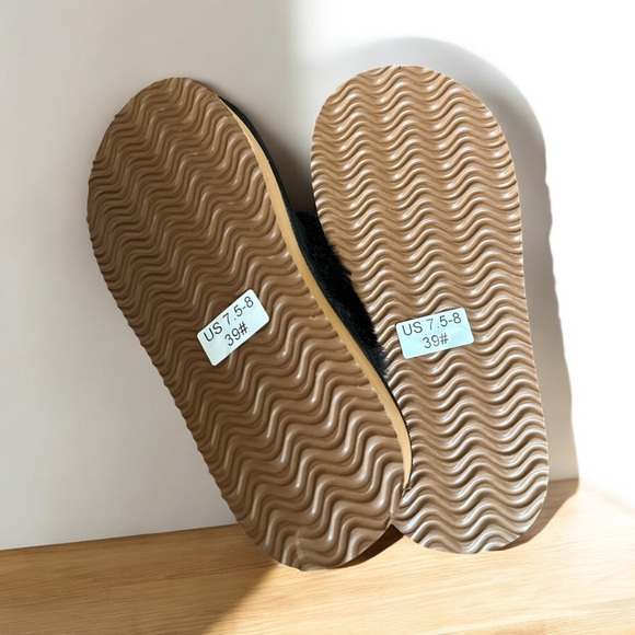 Women’s Black Faux Fur Slippers | Size 7.5–8 | New Cozy Indoor Shoes - Picture 4 of 6